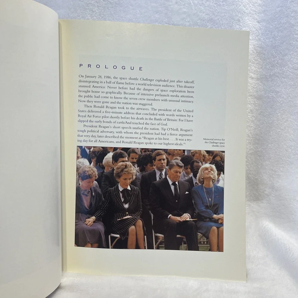 Ronald Reagan :‎ A Remarkable Life by Jim Cardigan (1995, Trade Paperback)
